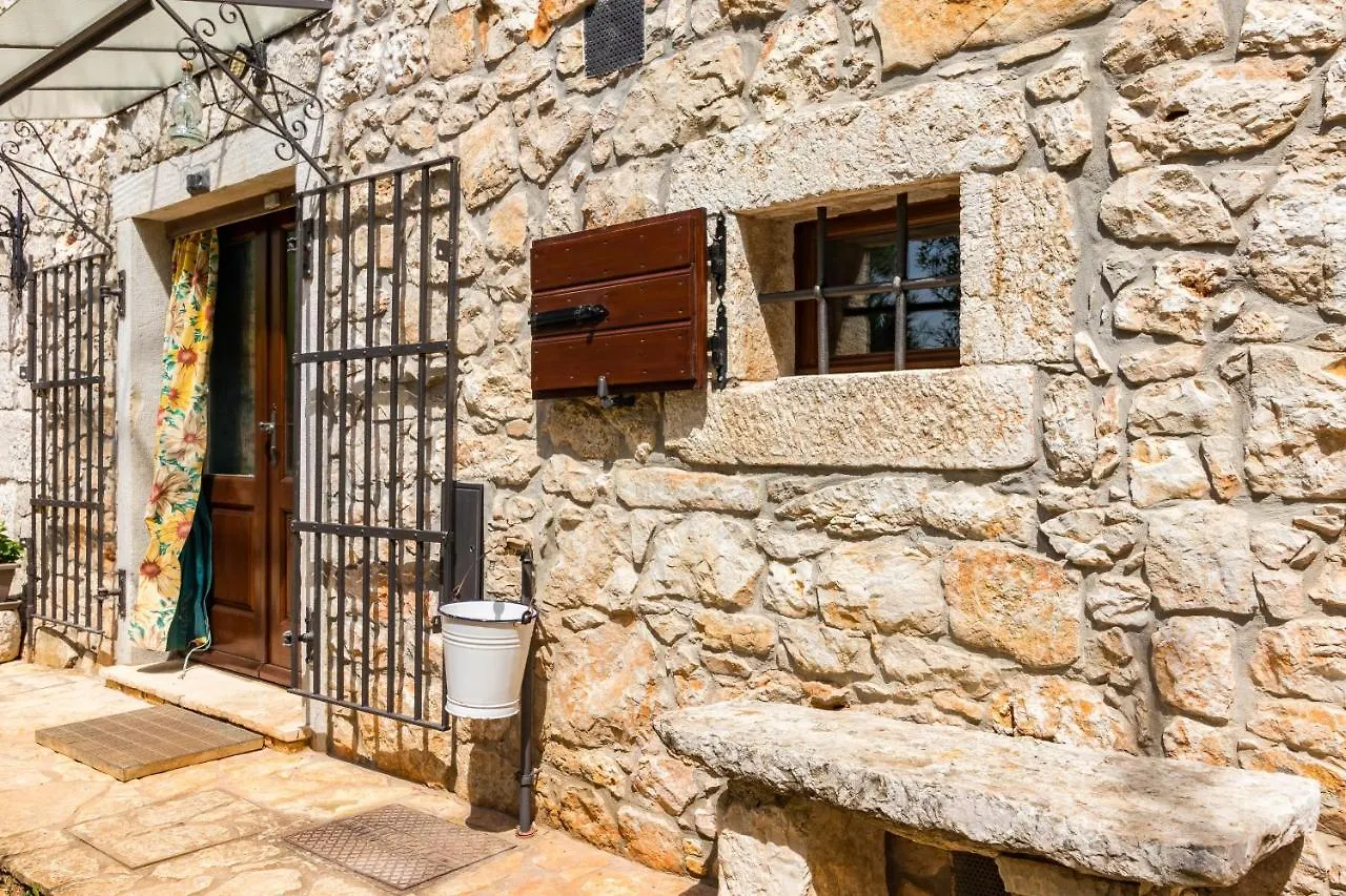 Antique Istrian Home Martina Πόρετς 0*,  Κροατία